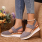 Gesloten teen lage sleehak sandalen