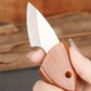 Halfgevormd klein mes in massief hout