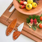 Halfgevormd klein mes in massief hout