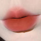 💋 1+1 GRATIS – Matte Lipgloss met Langhoudende Finish | Soepel & Gelijkmatig Aan te Brengen | Mooie Matte Look | Kleuren naar Keuze